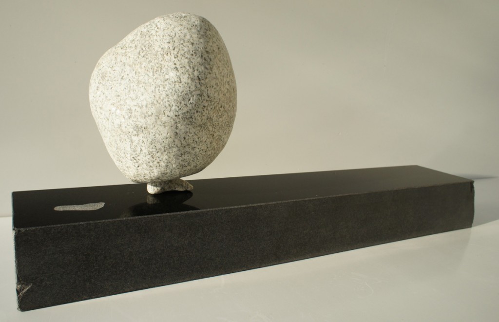 Séria Riečne kamene/River stones series – Walking Egg